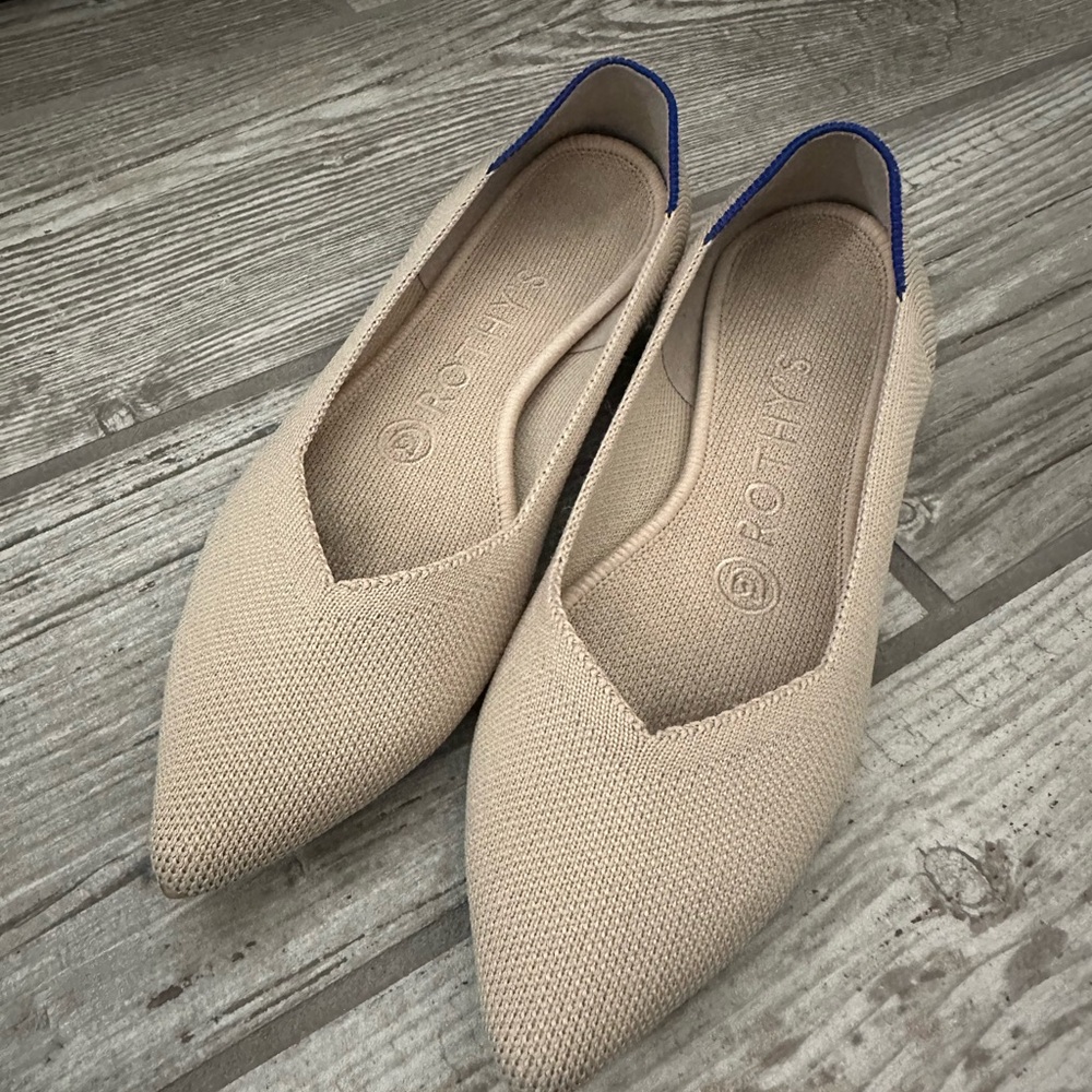 Rothy’s the point flats
Color ecru